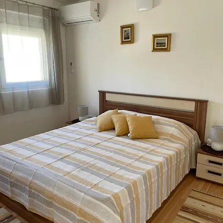 Tratica Apartment Ugljan